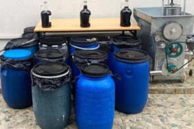 bilecik-haber_tekirdag-da-2-bin-471-litre-sahte-icki-ele-gecirildi-52158.jpg
