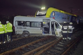 bilecik-haber_tekirdag-da-trenin-carptigi-servis-minibusundeki-4-kisi-yaralandi-52132.jpg
