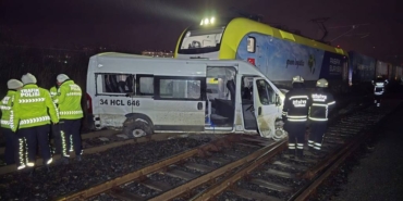 bilecik-haber_tekirdag-da-trenin-carptigi-servis-minibusundeki-4-kisi-yaralandi-52132.jpg