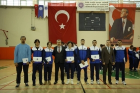 bilecik-haber_tekirdag-nku-rektoru-sahin-basarili-sporcularla-bir-araya-geldi-52820.jpg