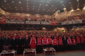 bilecik-haber_turk-kizilayin-kirmizi-yelek-uluslararasi-gonulluluk-odulleri-sahiplerini-buldu-48953.jpg