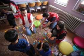 bilecik-haber_universite-ogrencileri-dezavantajli-cocuklari-geleneksel-oyunlarla-bulusturuyor-48704.jpg