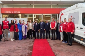 bilecik-haber_vali-ilhami-aktas-tan-turk-kizilay-kocaeli-subesi-ne-ziyaret-49291.jpg