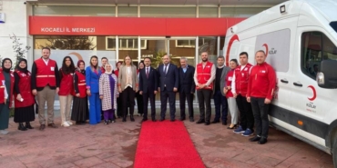 bilecik-haber_vali-ilhami-aktas-tan-turk-kizilay-kocaeli-subesi-ne-ziyaret-49291.jpg