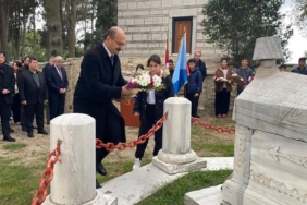 bilecik-haber_vatan-sairi-namik-kemal-vefatinin-136-yilinda-mezari-basinda-anildi-47445.jpg