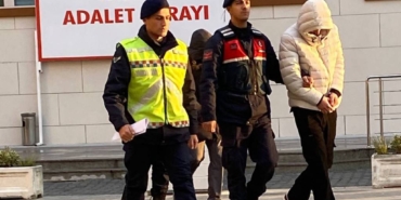 bilecik-haber_yalova-da-sahte-20-bin-800-lira-ile-yakalanan-2-zanli-tutuklandi-48868.jpg