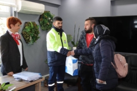 bilecik-haber_yalova-da-temizlik-iscisinin-sokakta-buldugu-cuzdan-sahibine-ulastirildi-48579.jpg