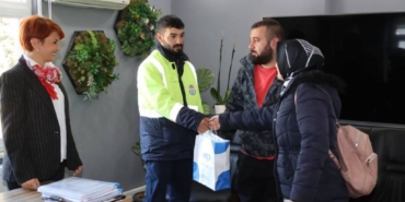 bilecik-haber_yalova-da-temizlik-iscisinin-sokakta-buldugu-cuzdan-sahibine-ulastirildi-48579.jpg