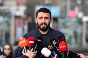 bilecik-haber_yuzlerce-stk-yeni-yilin-ilk-gununde-filistin-e-destek-icin-galata-koprusu-nde-bulusuyor-53430.jpg
