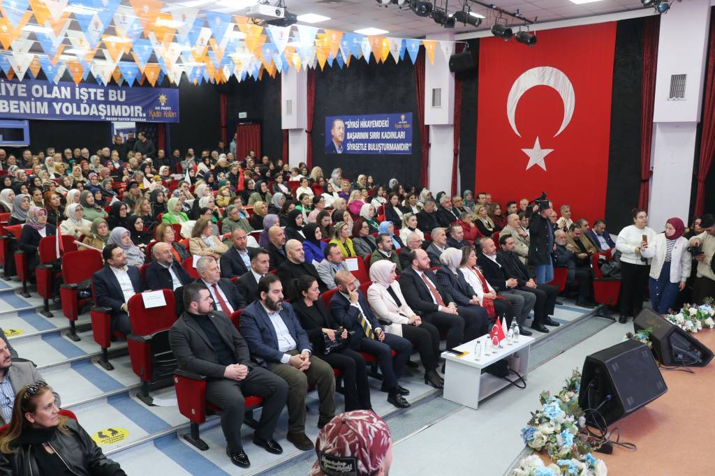 bilecik-haber_ak-parti-yalova-7-olagan-il-kadin-kollari-kongresi-yapildi-56397.jpg