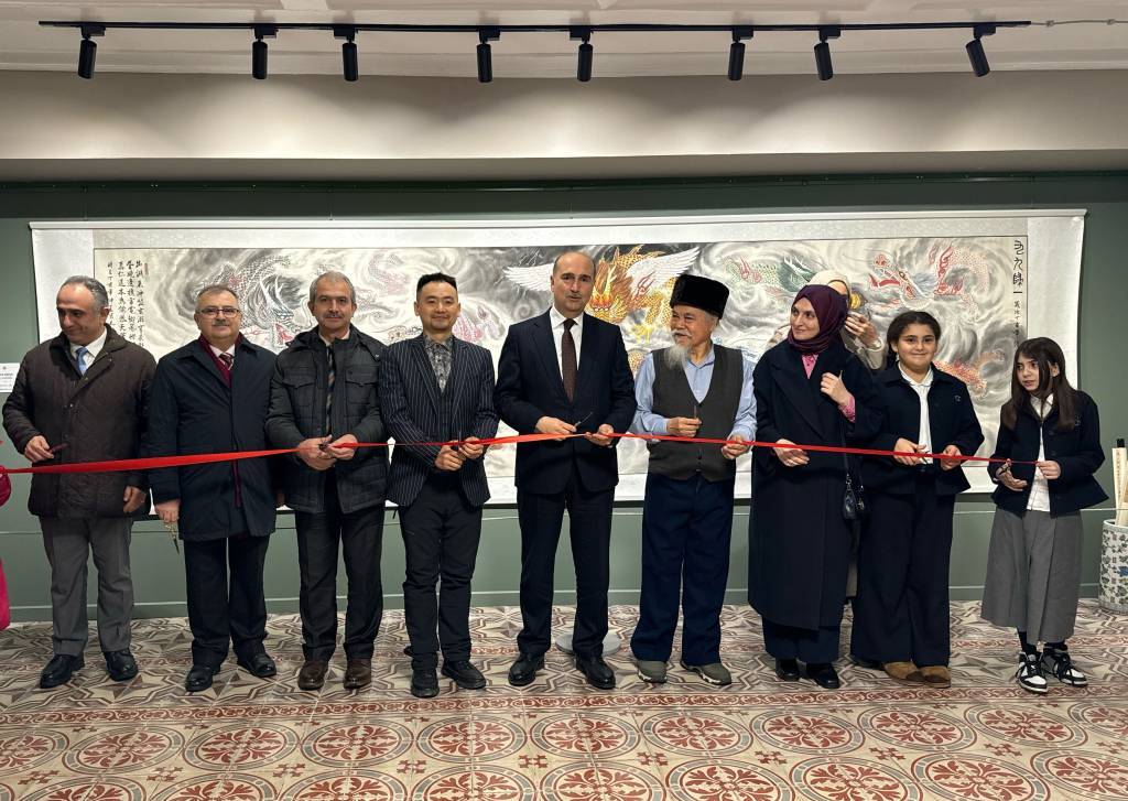 bilecik-haber_ali-leigong-ve-said-chuanyi-lei-nin-sanatla-buyumek-sergisi-acildi-55529.jpg