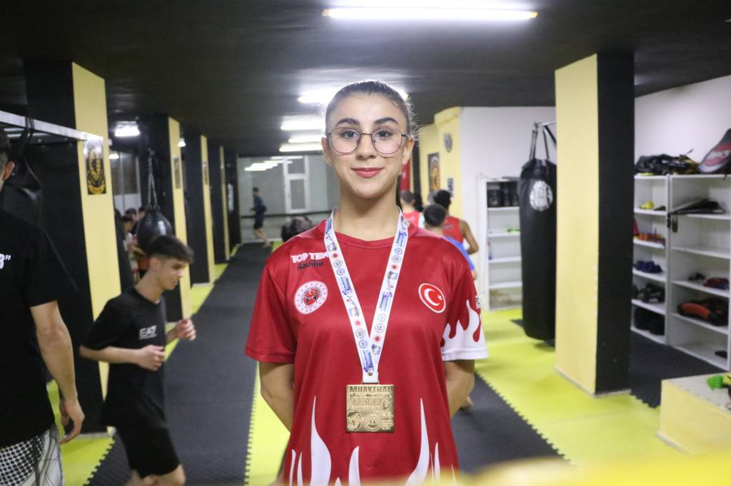 bilecik-haber_astim-hastaligini-hafifletmek-icin-basladigi-muaythaide-15-madalya-kazandi-56631.jpg