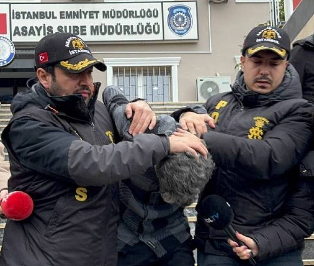 bilecik-haber_bagcilar-da-kiz-cocugunu-oldurdugu-iddia-edilen-zanli-adliyede-55760.jpg