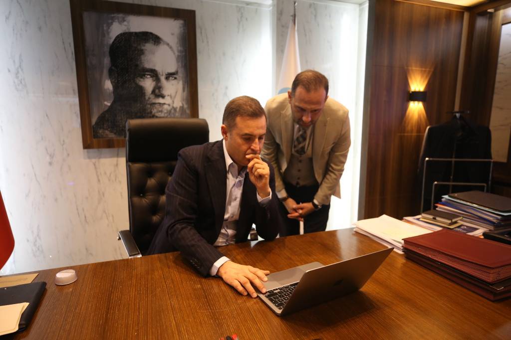 bilecik-haber_balikesir-buyuksehir-belediye-baskani-akin-aa-nin-yilin-kareleri-oylamasina-katildi-56144.jpg