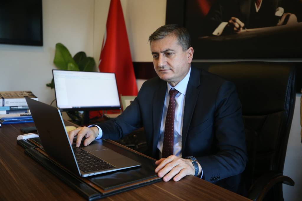 bilecik-haber_balikesir-cumhuriyet-bassavcisi-akin-aa-nin-yilin-kareleri-oylamasina-katildi-56183.jpg