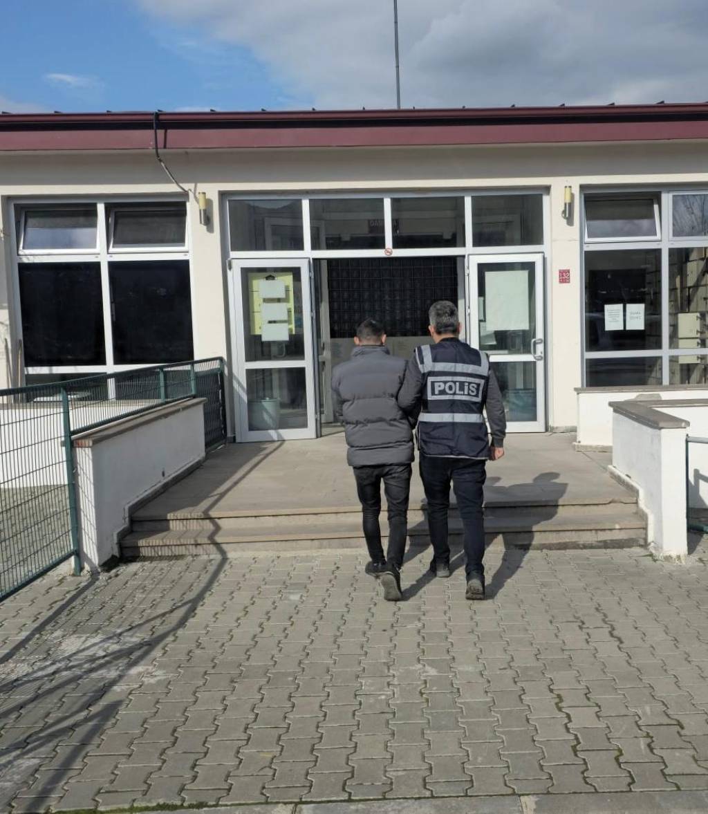 bilecik-haber_balikesir-de-aranan-22-firari-hukumlu-yakalandi-57995.jpg