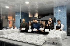 bilecik-haber_balikesir-de-gastronomi-bolumu-ogrencilerinden-ihtiyac-sahiplerine-sicak-yemek-destegi-54574.jpg