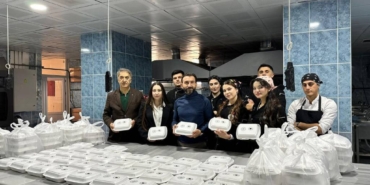 bilecik-haber_balikesir-de-gastronomi-bolumu-ogrencilerinden-ihtiyac-sahiplerine-sicak-yemek-destegi-54574.jpg