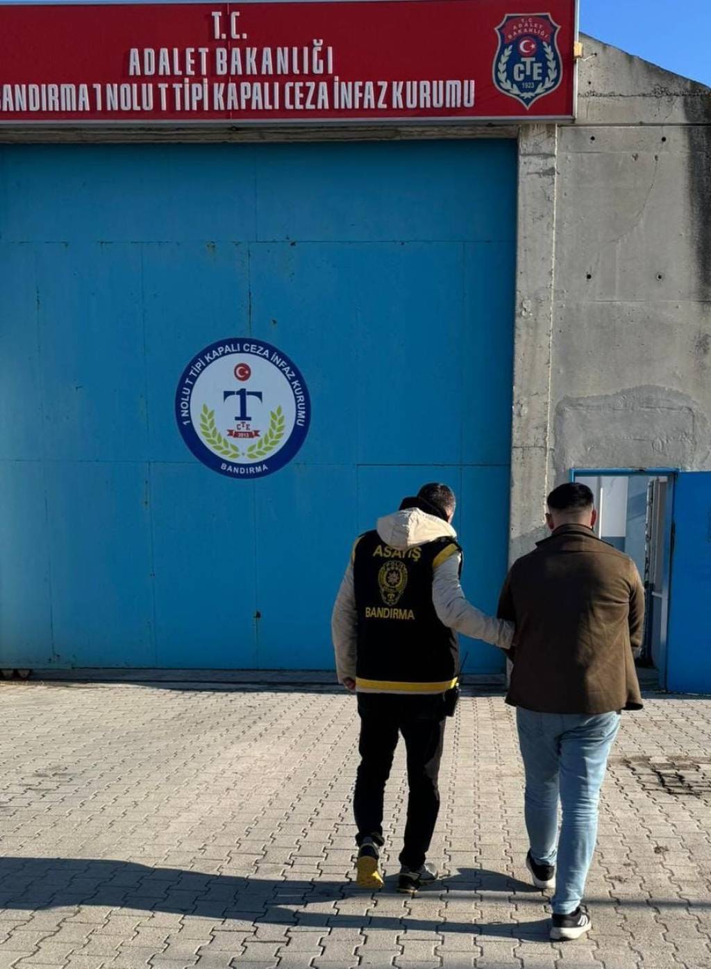 bilecik-haber_bandirma-da-kesinlesmis-hapis-cezasi-bulunan-hukumlu-yakalandi-56258.jpg