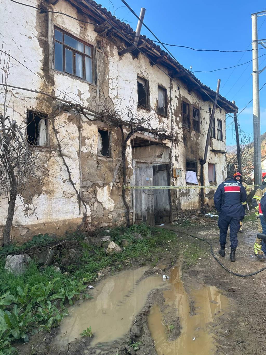 bilecik-haber_bursa-da-evde-cikan-yanginda-86-yasindaki-yasli-adam-oldu-57400.jpg