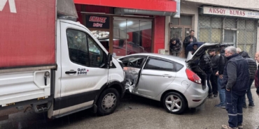 bilecik-haber_bursa-da-polisin-dur-ihtarina-uymayan-ehliyetsiz-surucusu-kovalamaca-sonucu-yakalandi-54034.jpg