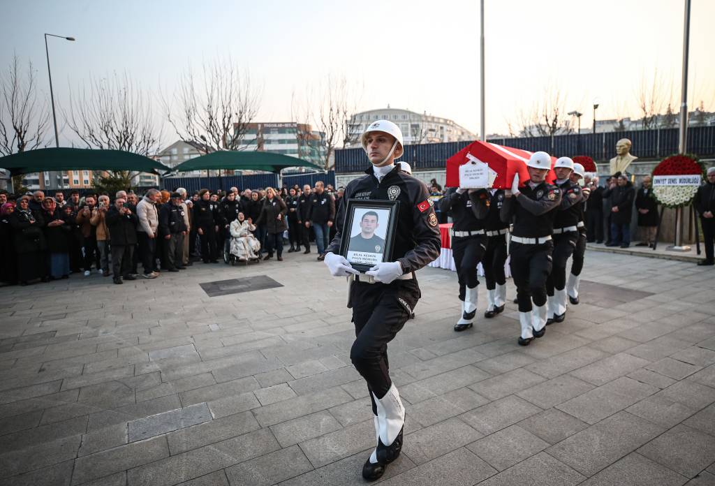 bilecik-haber_bursa-da-trafik-kazasinda-hayatini-kaybeden-polis-memuru-icin-toren-duzenlendi-56395.jpg