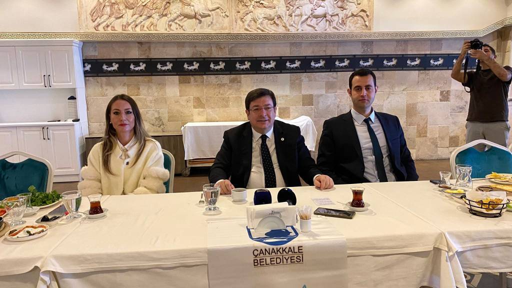 bilecik-haber_canakkale-belediye-baskani-muharrem-erkek-10-ocak-calisan-gazeteciler-gunu-nu-kutladi-55007.jpg