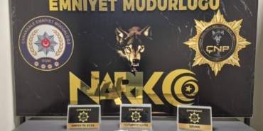 bilecik-haber_canakkale-de-otomobilin-yolcu-koltuguna-saklanan-1-kilogram-sentetik-uyusturucu-ele-gecirildi-54352.jpg