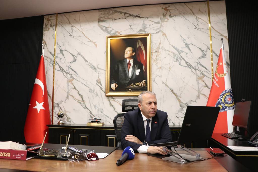 bilecik-haber_canakkale-il-emniyet-muduru-kurt-aa-nin-yilin-kareleri-oylamasina-katildi-56737.jpg