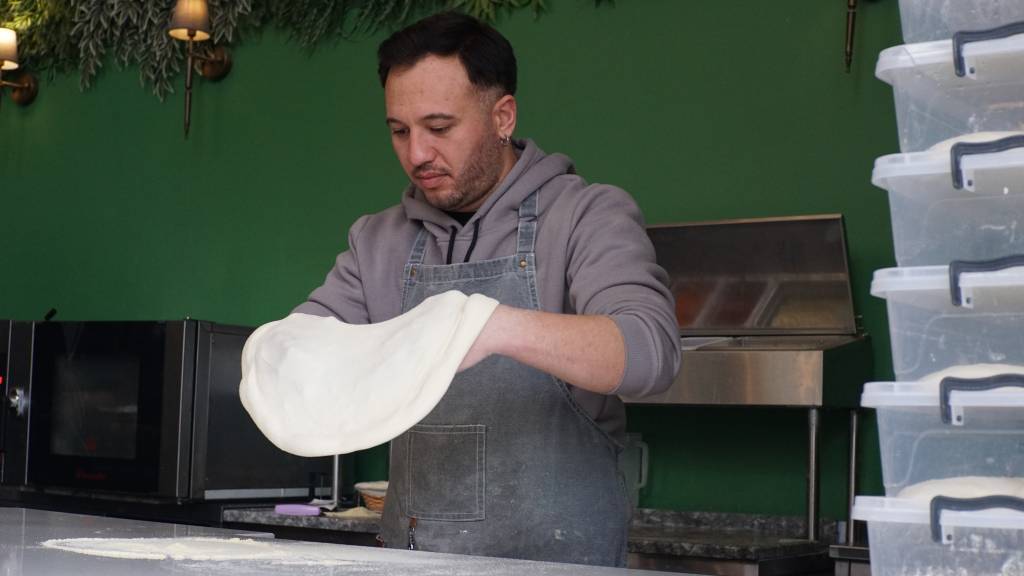 bilecik-haber_canakkale-nin-yoresel-lezzetleriyle-hazirlanan-pizza-avrupa-da-altin-madalya-pesinde-55409.jpg