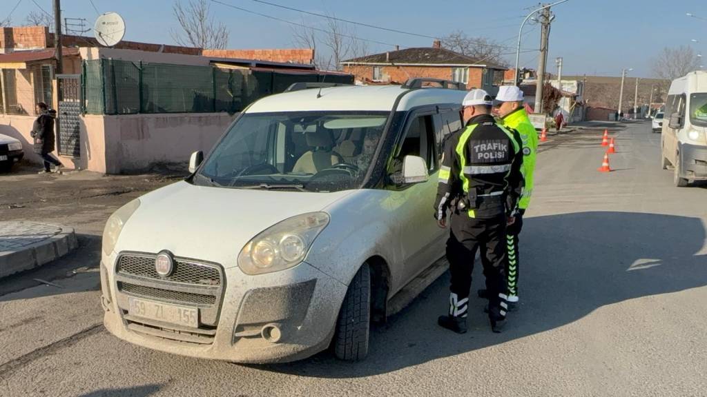 bilecik-haber_corlu-da-polis-ekipleri-asayis-uygulamasi-yapti-56854.jpg
