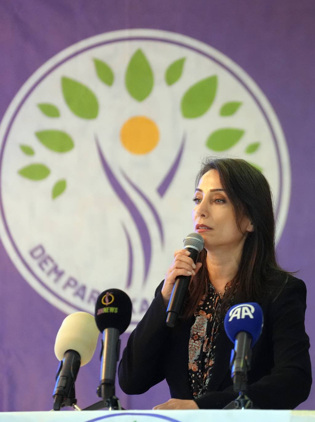 bilecik-haber_dem-parti-es-genel-baskani-hatimogullari-istanbul-da-panele-katildi-57877.jpg