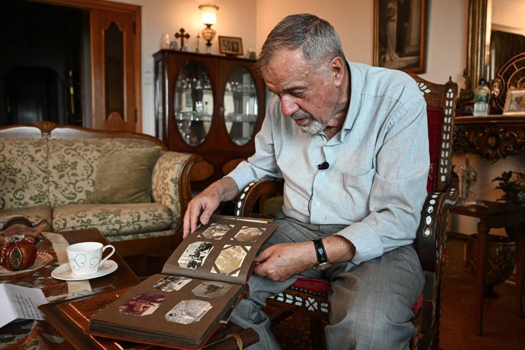 bilecik-haber_dosya-haber-istanbul-un-yuzleri-rum-cemaatinin-yorgo-hocasi-cocuklugundaki-moda-ya-ozlem-duyuyor-57185.jpg