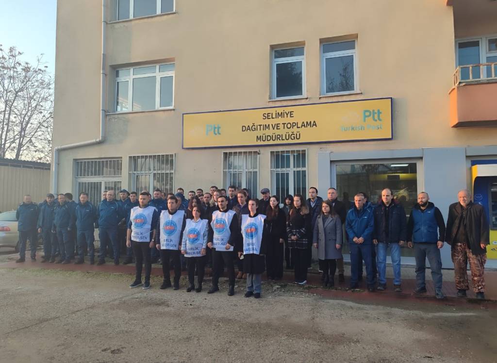 bilecik-haber_edirne-de-ptt-calisanlari-meslektaslarinin-silahla-oldurulmesini-protesto-etti-54997.jpg