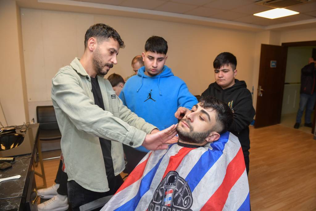 bilecik-haber_esenyurt-ta-berberlik-kursuyla-genclere-is-imkani-55339.jpg