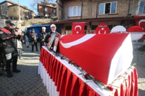 bilecik-haber_eyupsultan-da-trafik-kazasinda-sehit-olan-polis-memuru-balikesir-de-son-yolculuguna-ugurlandi-54317.jpg