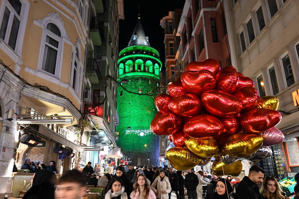 bilecik-haber_galata-kulesi-serviks-kanseri-farkindalik-ayi-kapsaminda-yesile-burundu-56280.jpg