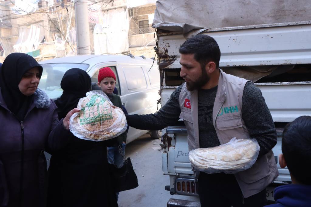 bilecik-haber_ihh-suriye-ye-gecen-yil-1194-tir-yardim-malzemesi-gonderdi-55755.jpg