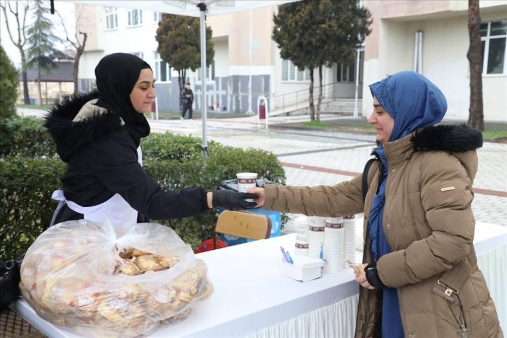 bilecik-haber_inegol-belediyesinden-universite-ogrencilerine-corba-ikrami-55754.jpg
