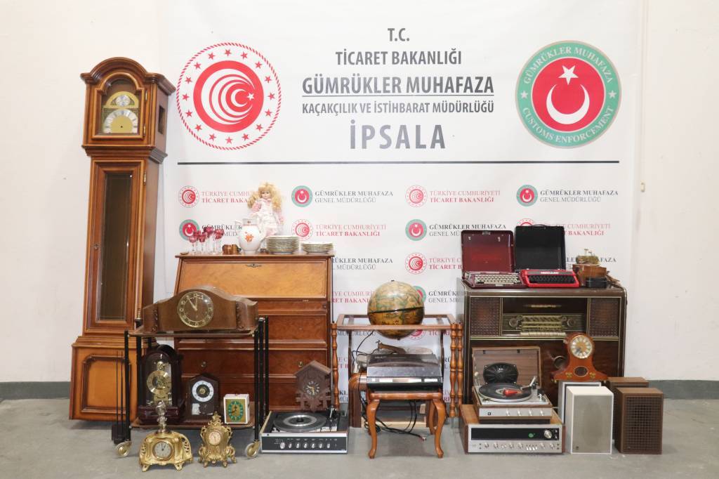 bilecik-haber_ipsala-sinir-kapisi-nda-antika-niteligi-tasiyan-cok-sayida-esya-ele-gecirildi-56804.jpg