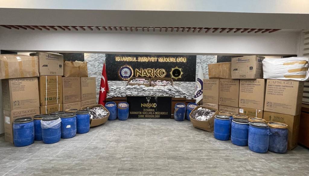 bilecik-haber_istanbul-da-duzenlenen-operasyonda-4-5-milyon-sentetik-ecza-hap-ele-gecirildi-57290.jpg