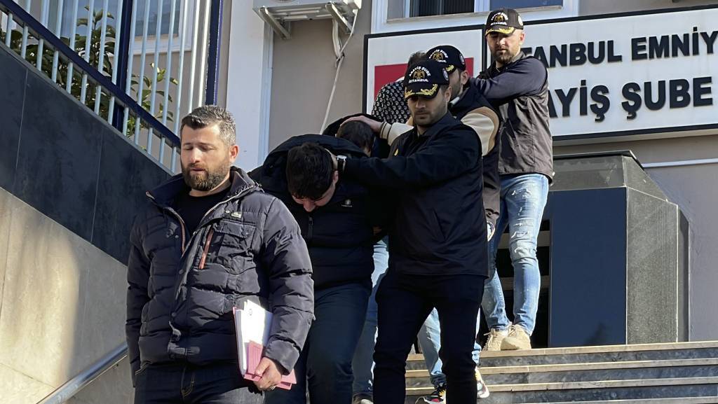 bilecik-haber_istanbul-da-klinige-silahli-saldiriyla-ilgili-yakalanan-4-kisiden-2-si-tutuklandi-55263.jpg