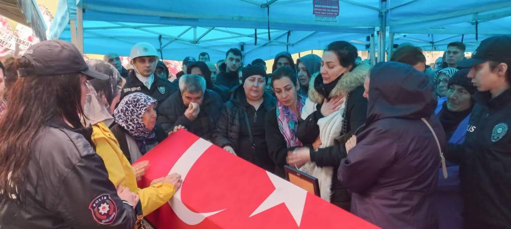 bilecik-haber_istanbul-da-motosiklet-kazasinda-olen-polis-memuru-canakkale-de-son-yolculuguna-ugurlandi-55305.jpg