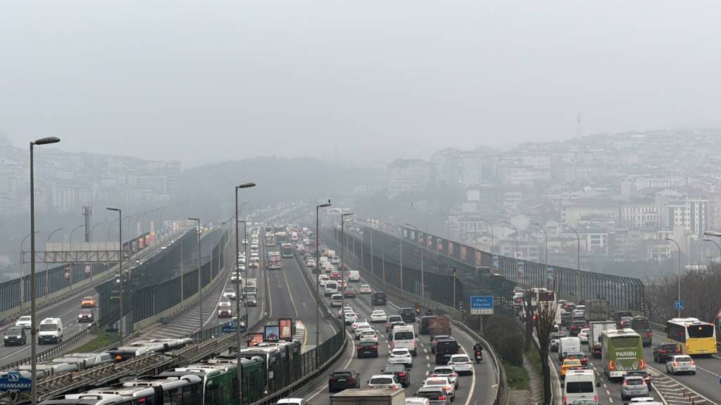 bilecik-haber_istanbul-un-bazi-bolgelerinde-ve-bogaz-da-sis-etkili-oldu-56883.jpg