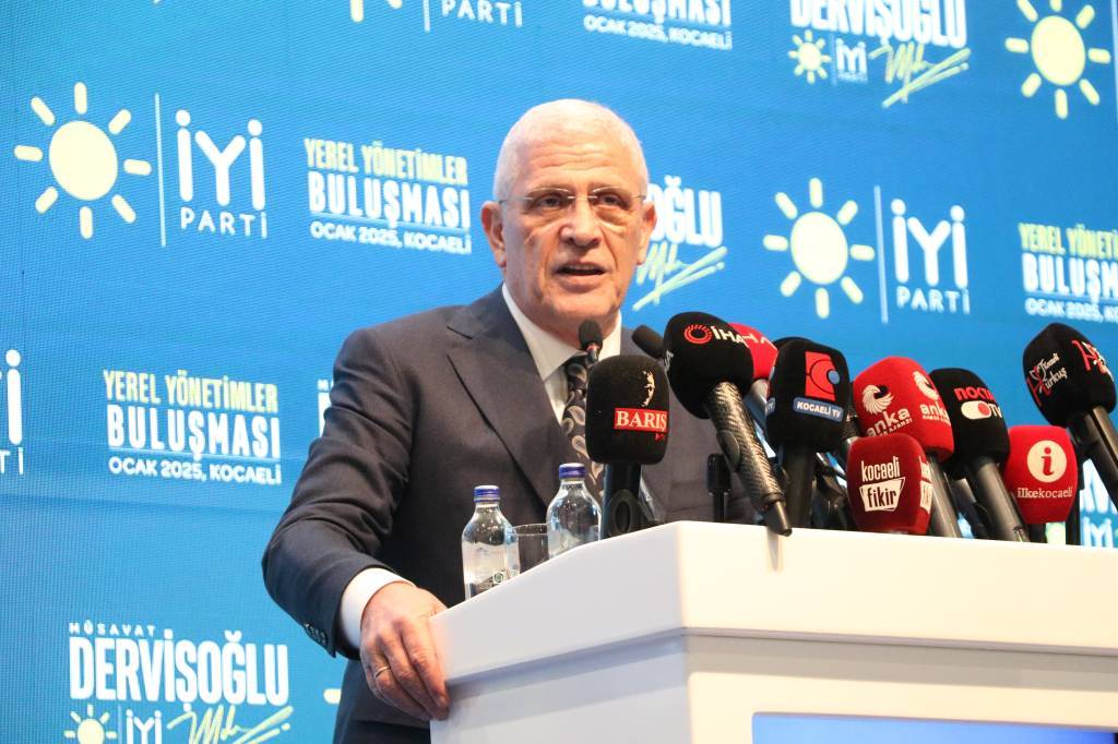 bilecik-haber_iyi-parti-genel-baskani-dervisoglu-kocaeli-de-yerel-yonetimler-bulusmasi-nda-konustu-55202.jpg