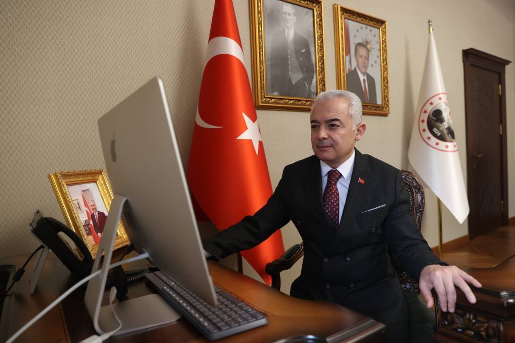bilecik-haber_kirklareli-valisi-turan-aa-nin-yilin-kareleri-oylamasina-katildi-55001.jpg
