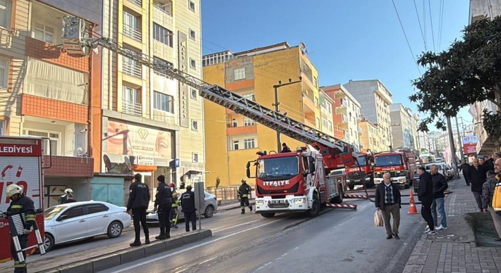 bilecik-haber_kocaeli-de-apartman-dairesinde-cikan-yangin-sonduruldu-57786.jpg