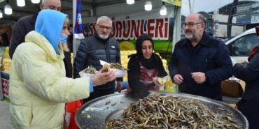 bilecik-haber_kocaeli-de-duzenlenen-festivalde-2-ton-hamsi-tuketildi-54169.jpg