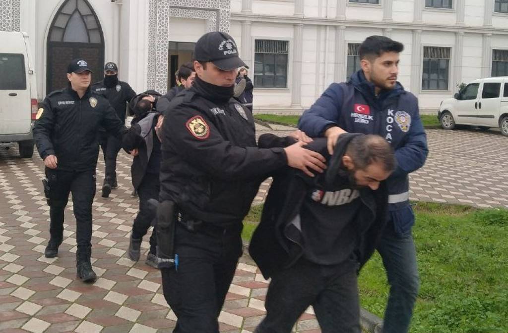 bilecik-haber_kocaeli-de-fabrika-ve-is-yerlerinden-hirsizlik-yapan-7-supheli-tutuklandi-55817.jpg