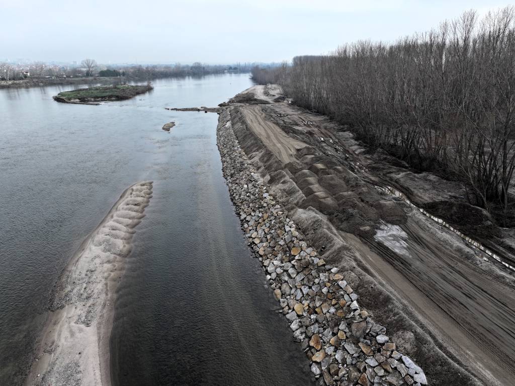 bilecik-haber_meric-nehri-nin-seddeleri-taskinlara-karsi-guclendiriliyor-57370.jpg
